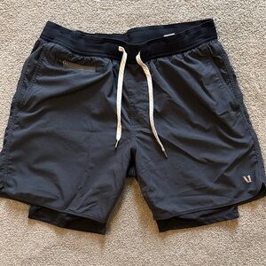 Vuori - Stockton Shorts - Medium - Liner